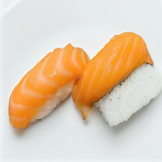 Sushi De Salmón (2 Pzs.)