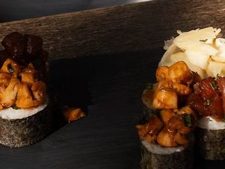 Макі рол з креветкою і тунцем