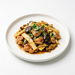 Pollo Con Bambú Y Setas Chinas