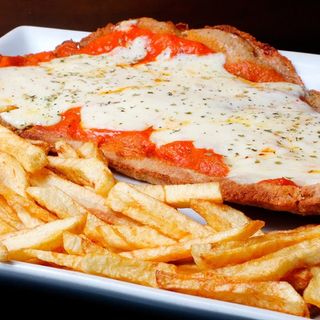 Milanesa Napolitana De Pollo Con Patatas Fritas