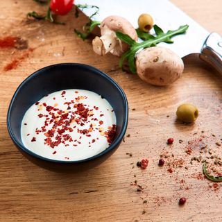 SOS ALB CU USTUROI PICANT 