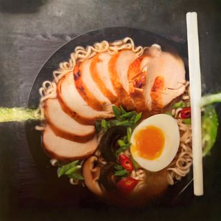 R37 Ramen Con Pollo Asado