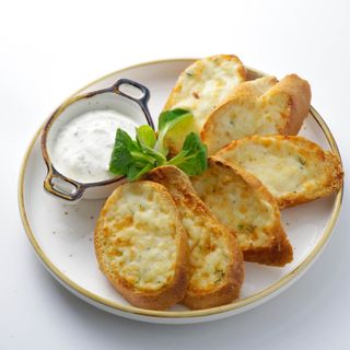 Сырно-чесночный хлеб