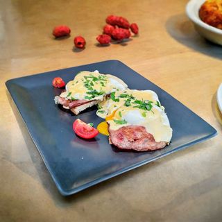 Яйца Бенедикт