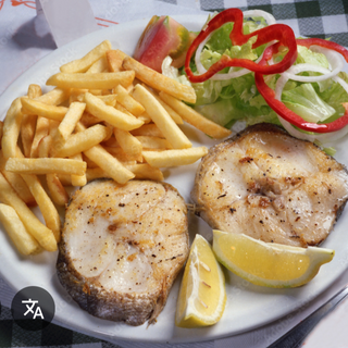 Pescado Con Papas Y Ensalada
