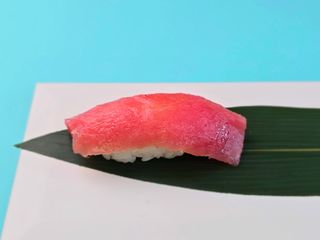 Суші нігірі з тунецем (35г)