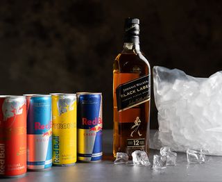 Pachet Johnnie Walker Black Whiskey&RedBull