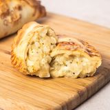 Empanada de Cebolla y Queso