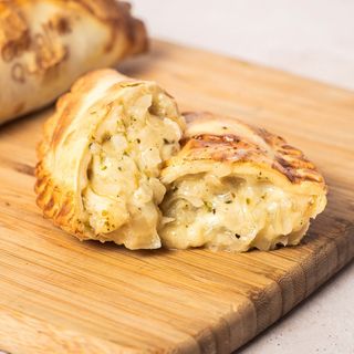 Empanada de Cebolla y Queso