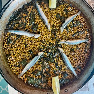 Paella De Boquerones y espinacas ( 2 raciones )