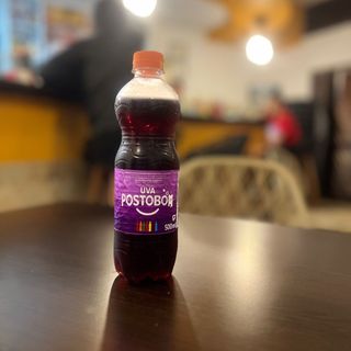 Refresco Colombiano postobon sabor a Uva