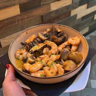 Champiñones al ajillo