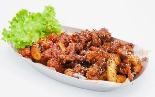 Pollo fritto saltato con gnocchi（炸鸡炒年糕