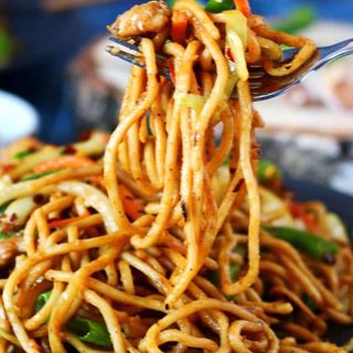 A81. Spaghetti pollo e verdure*