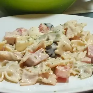 Ensalada de pajaritas con salsa rosa (350 g.)
