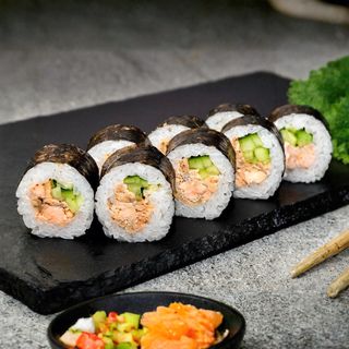Maki cu somon grill