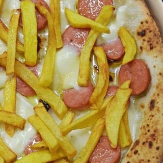 Pizza würstel e patatine fritte 