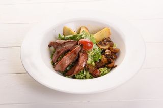 Салат с утиной грудкой