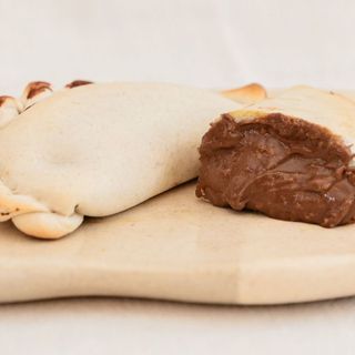 Empanada doce de chocolate e avelã