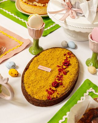 MAZUREK PISTACJOWY Z MALINAMI