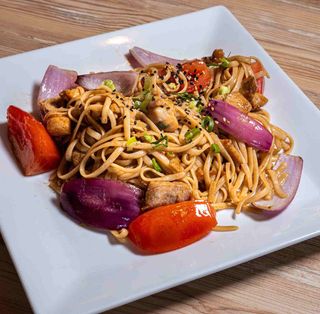 Tallarín saltado De Pollo