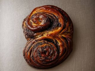 Булочка з маком