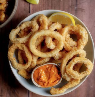 Fried calamari rings
