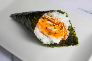 98-Temaki De Pez Escolar Picante (1 Ud.)