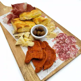 Salumi e formaggi ´Nostrani´ (de nuestra tierra)