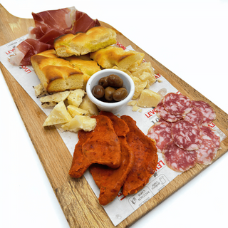 Salumi e formaggi ´Nostrani´ (de nuestra tierra)