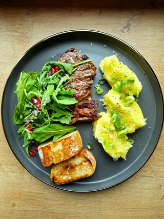 Antricot de vită și piure cu trufe