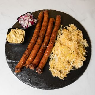 Roštilj kobasice s pomfritom