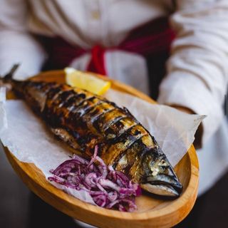 Скумбрія з мегрельською аджикою 