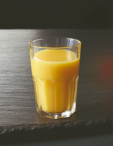 ახლად დაწურული ხილის წვენი