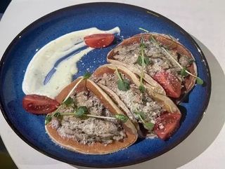 ПАНКЕЙКИ З КУРКОЮ ТА ГРИБАМИ (445/20g)