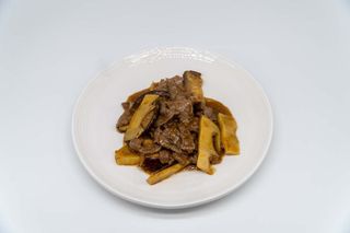 Manzo con bambù e funghi
