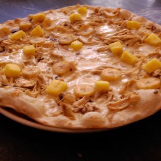 Pizza de Galinha com Frutas Média