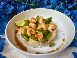 Рис з креветками та ананасом