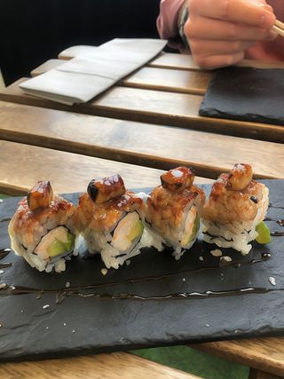 Uramaki atún flambeado y foie