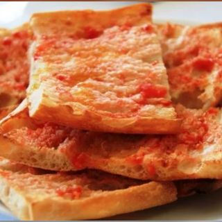 Pa de coca amb tomàquet 