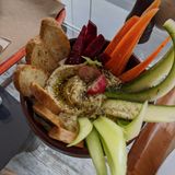 Hummus Con Crudites Y Tostadas