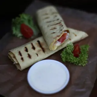 Лаваш з куркою і помідорами (250г)