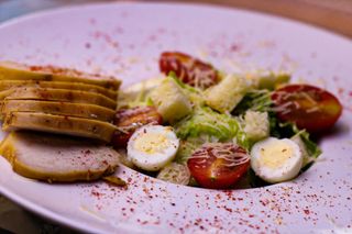 Салат "Цезарь" с семгой