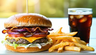 Hamburger cu bacon meniu