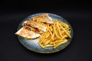 Combo Crispy Chicken Quesadilla+Cartofi Prajiti