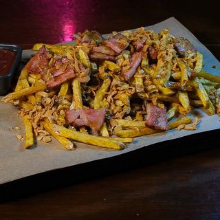 Крафтова картопля із беконом та сухою цибулею (300/25/50 гр)