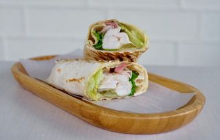 Рол з куркою и беконом