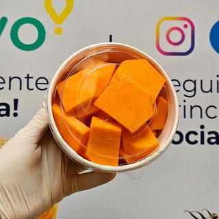 Zucca rossa a fette già pulita  