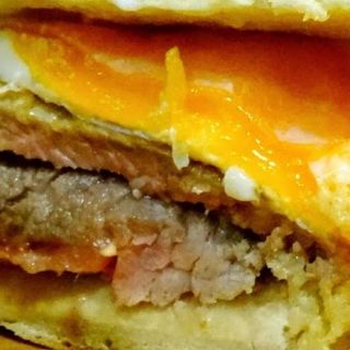 Prego no bolo do caco com tudo