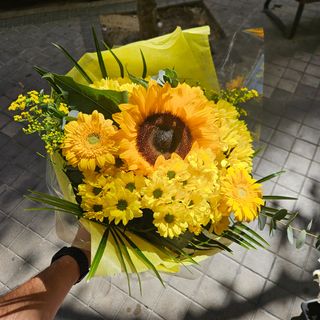 1 Rosa amarilla preparada para regalo